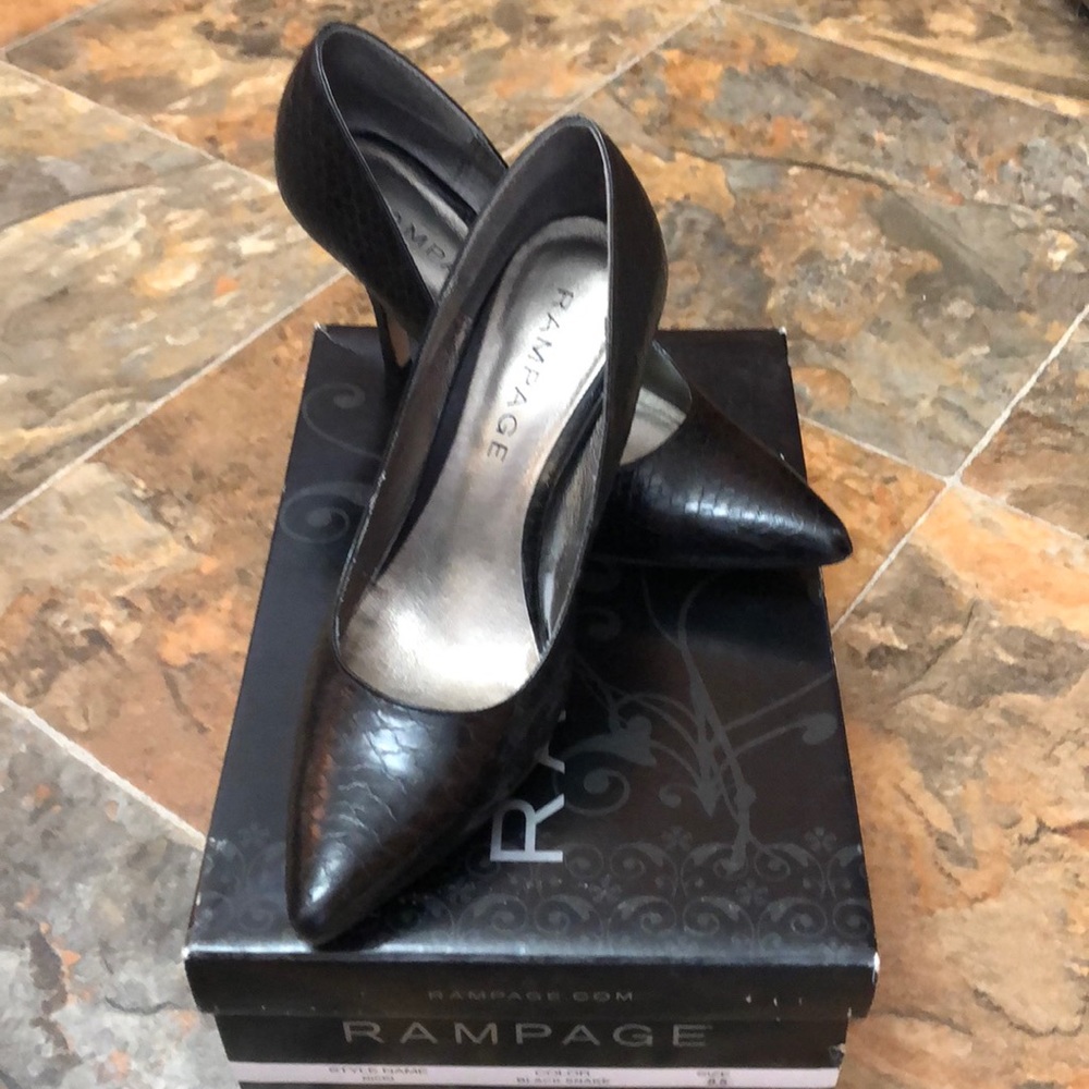 Rampage black snake skin heals.